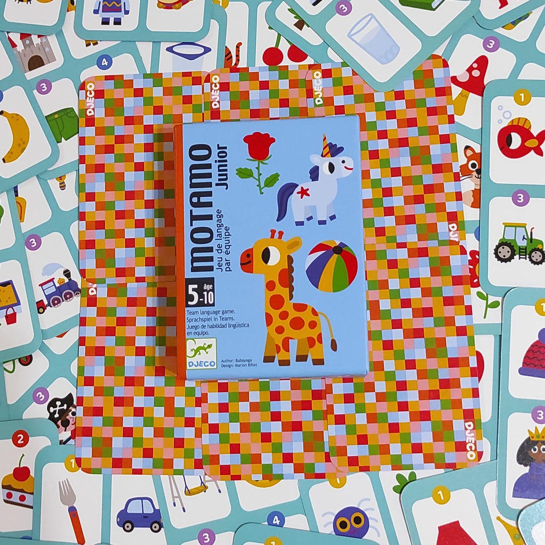 Descubre más sobre Motamo Jr un juego ideal para niños desde los 5 años Hoy queremos hablarte de Motamo Jr de @djeco_espEl objetivo del juego será, por grupos, tratar de adivinar las 4 imágenes que hay en la carta para poder así ganarla. El primer grupo e