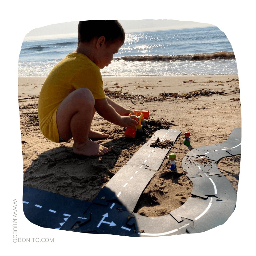 Juegos de mesa al aire libre ¿Quién no recuerda con cariño esos momento de juego al aire libre, en la playa, en el parque, en la piscina…? Nosotros recordamos con mucho cariño los veranos en los que estábamos casi todo el día en la calle jugando. Había de