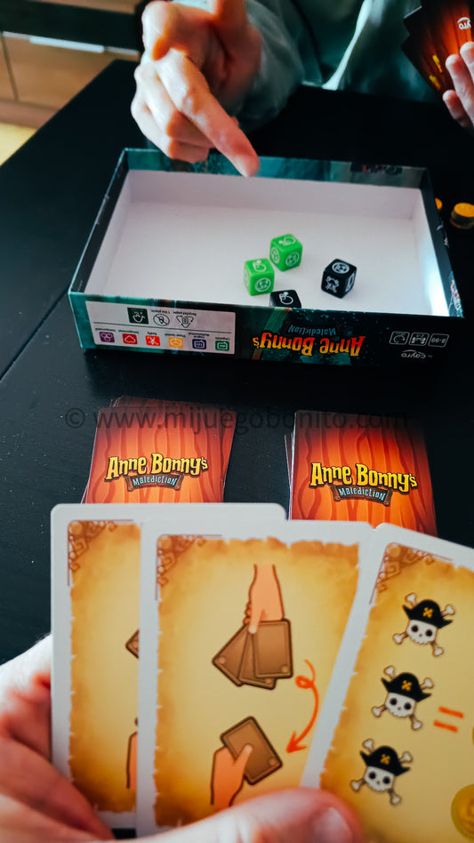 Anne Bonny’s Malediction – Juego de dados, traiciones y monedas (8+ años · 2-5 jugadores)