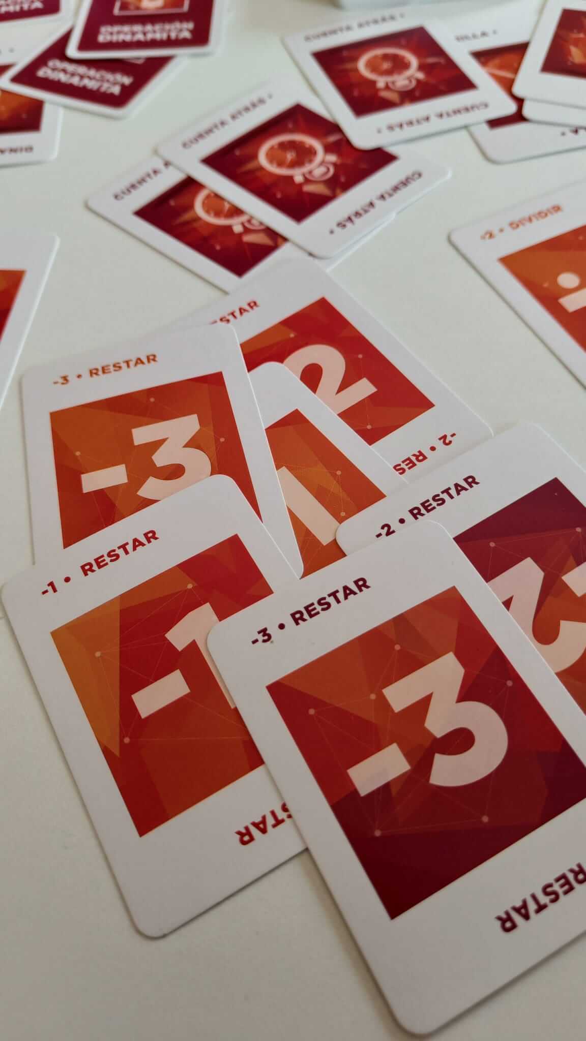 Operación Dinamita – Juego de memoria, cálculo y reflejos rápidos (7+ años · 2-6 jugadores · 15 min) · Ludilo