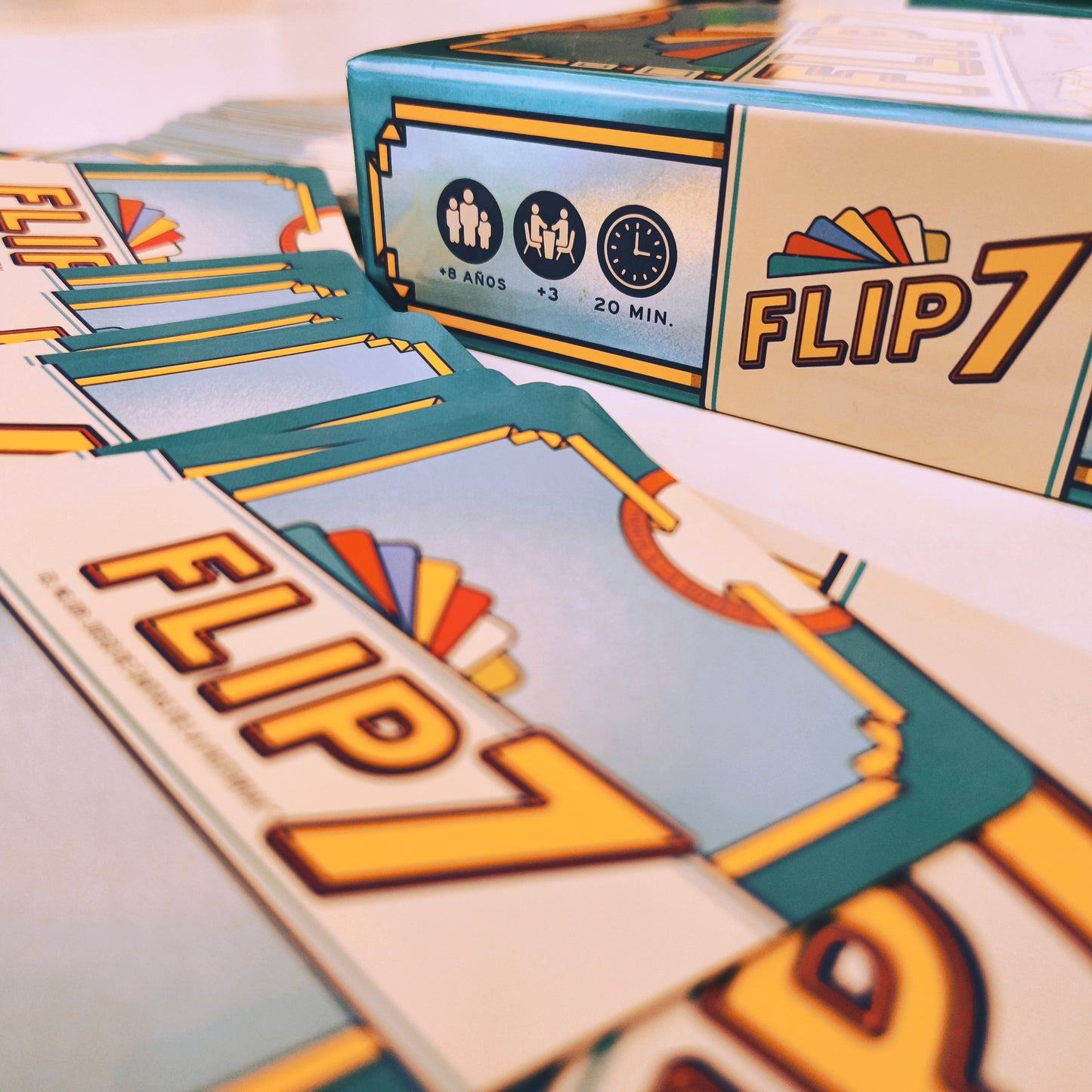 Flip 7, juego de cartas de gestión del riesgo, 20 minutos, desde 8 años