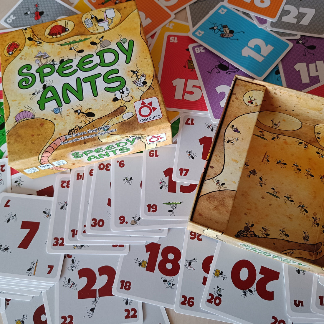 Cómo mejorar el cálculo con el juego Speedy Ants Compartimos contigo el juego Speedy Ants de la editorial Mercurio en el que de una forma muy divertida haremos un montón de cálculo no solo con las cartas en el tablero, sino teniendo en cuenta también las