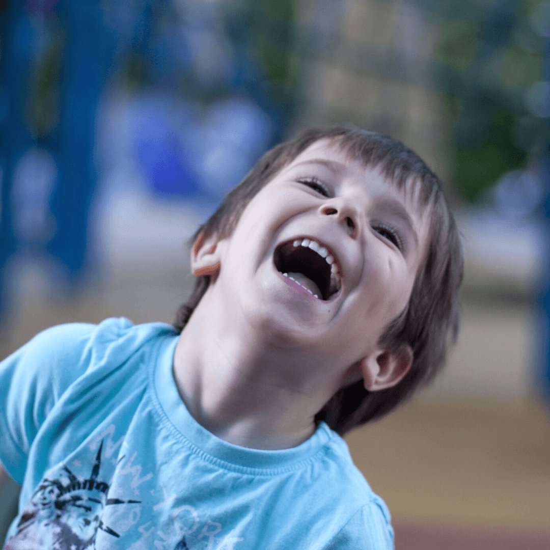 Las risas y los juegos de mesa Seguro que por propia experiencia, sabes que cuando te ríes con frecuencia, tu estado emocional general es más satisfactorio. En la entrada de hoy queremos compartir contigo algunas cosas más acerca de la risa y su conexión