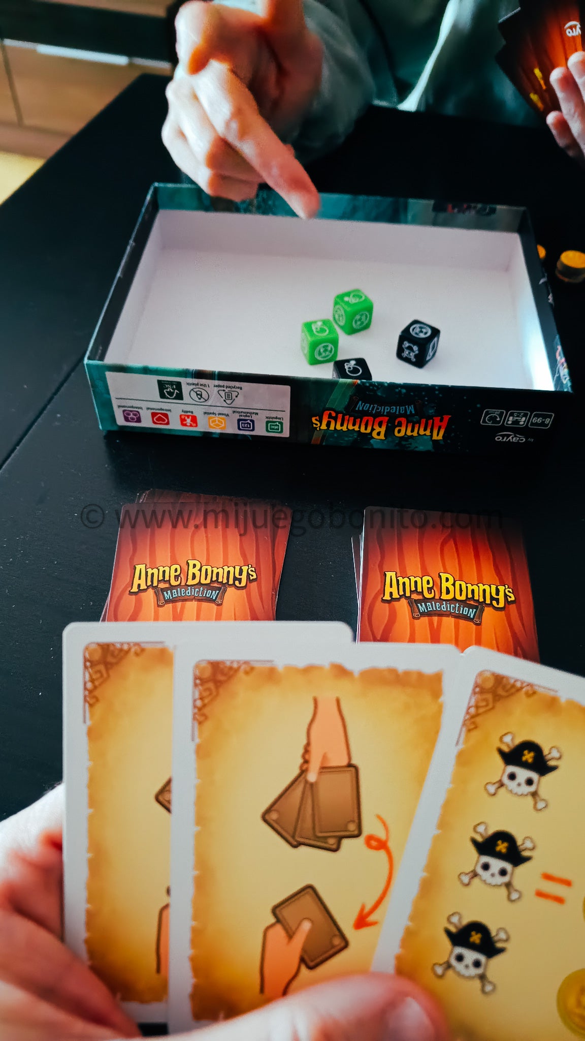 Anne Bonny’s Malediction – Juego de dados, traiciones y monedas (8+ años · 2-5 jugadores)