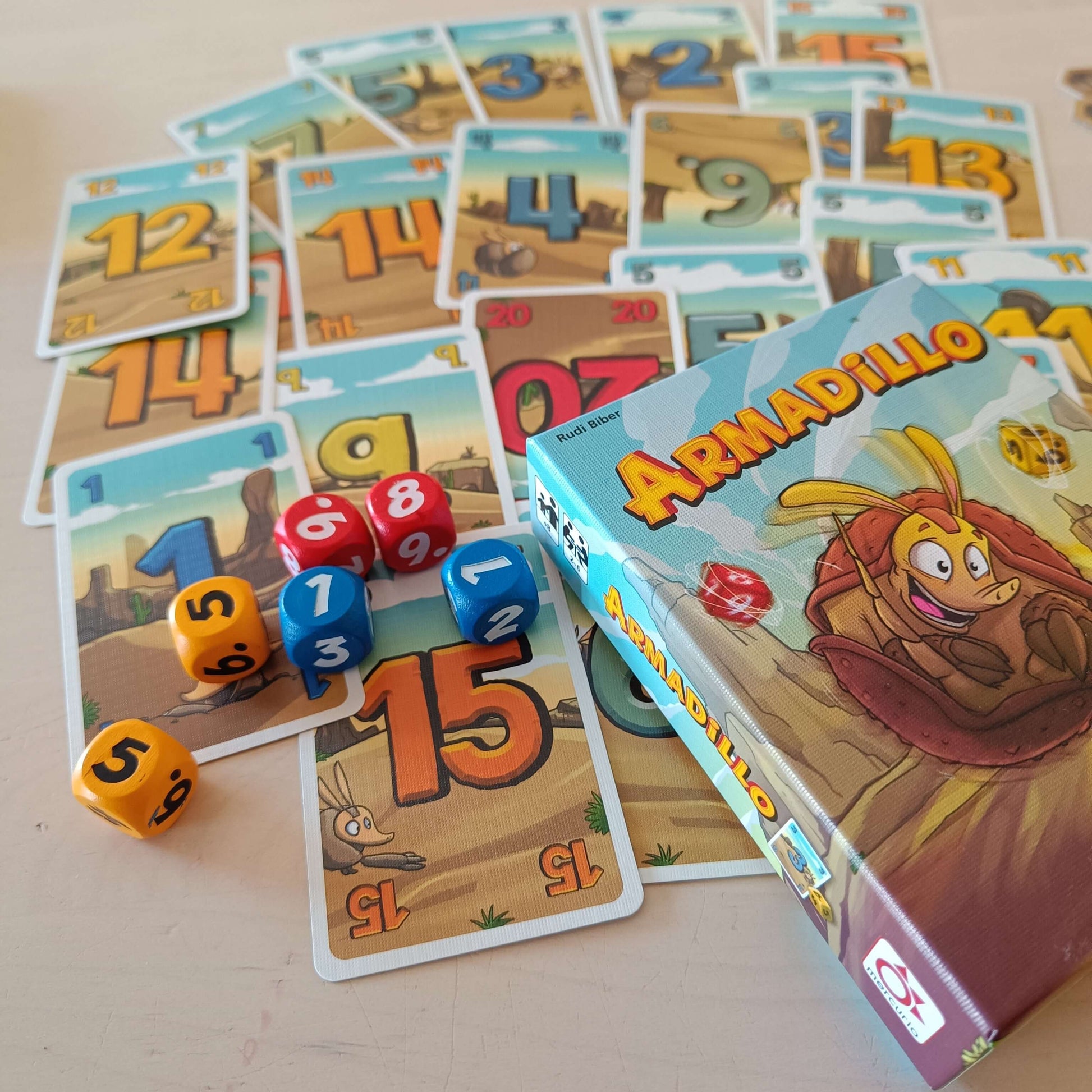 Armadillo: juego de cartas y dados, 20 minutos, desde 8 años