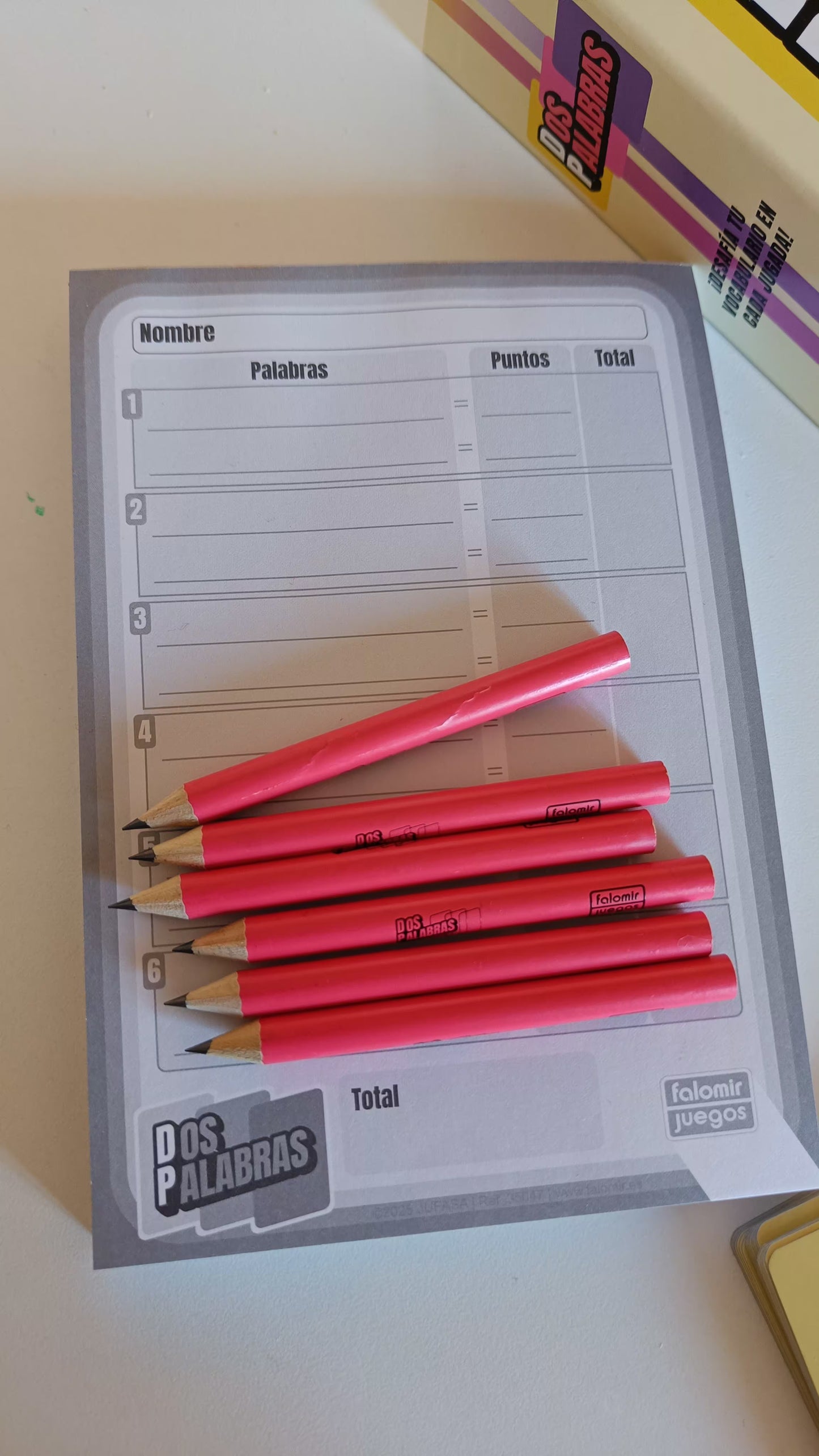 DOS PALABRAS - Falomir - Juego de Cartas, Palabras y risasn - 2 a 6 Jugadores · 15 min · 9+ años