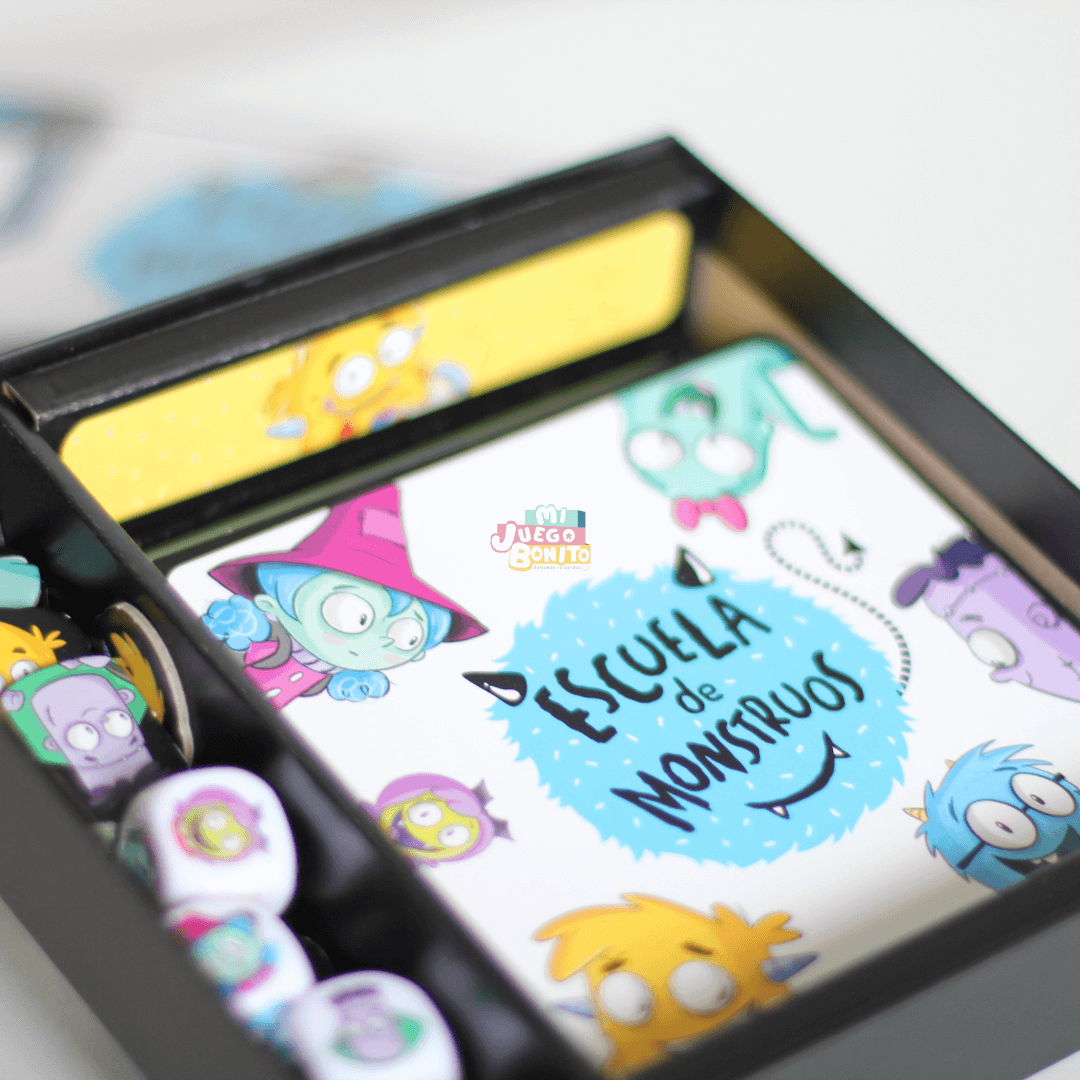 Escuela de Monstruos – Dados, rimas y monstruos para primeros lectores
5+ años · 2-4 jugadores · Átomo Game