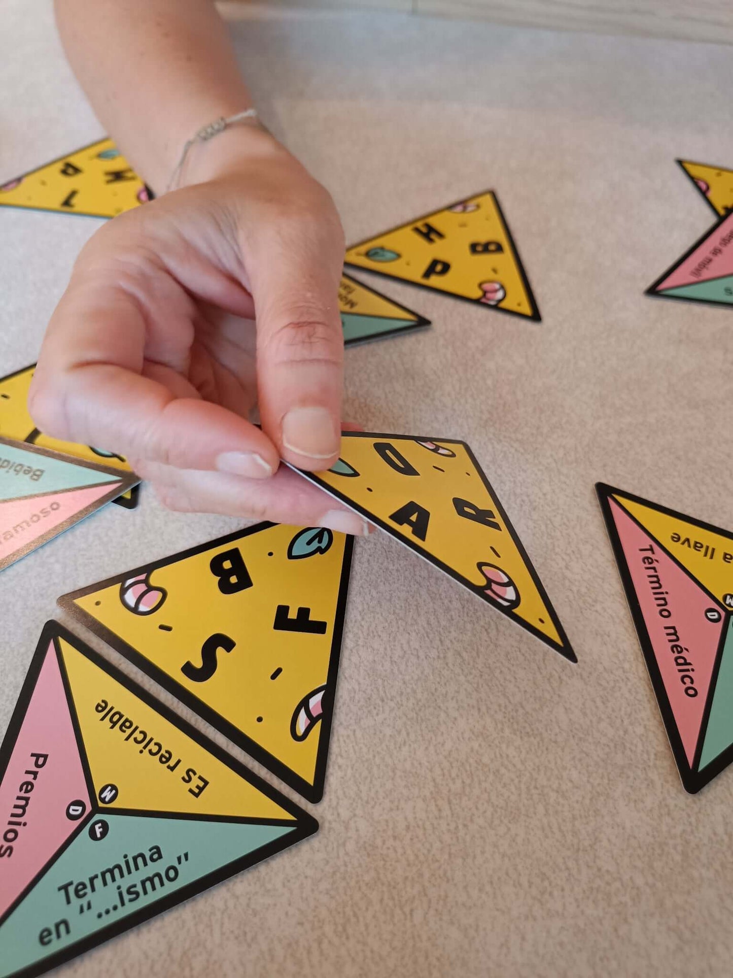 P de Pizza - Mercurio - Party Game de Cartas, palabras y rapidez - 2-4 Jugadores, 15 min