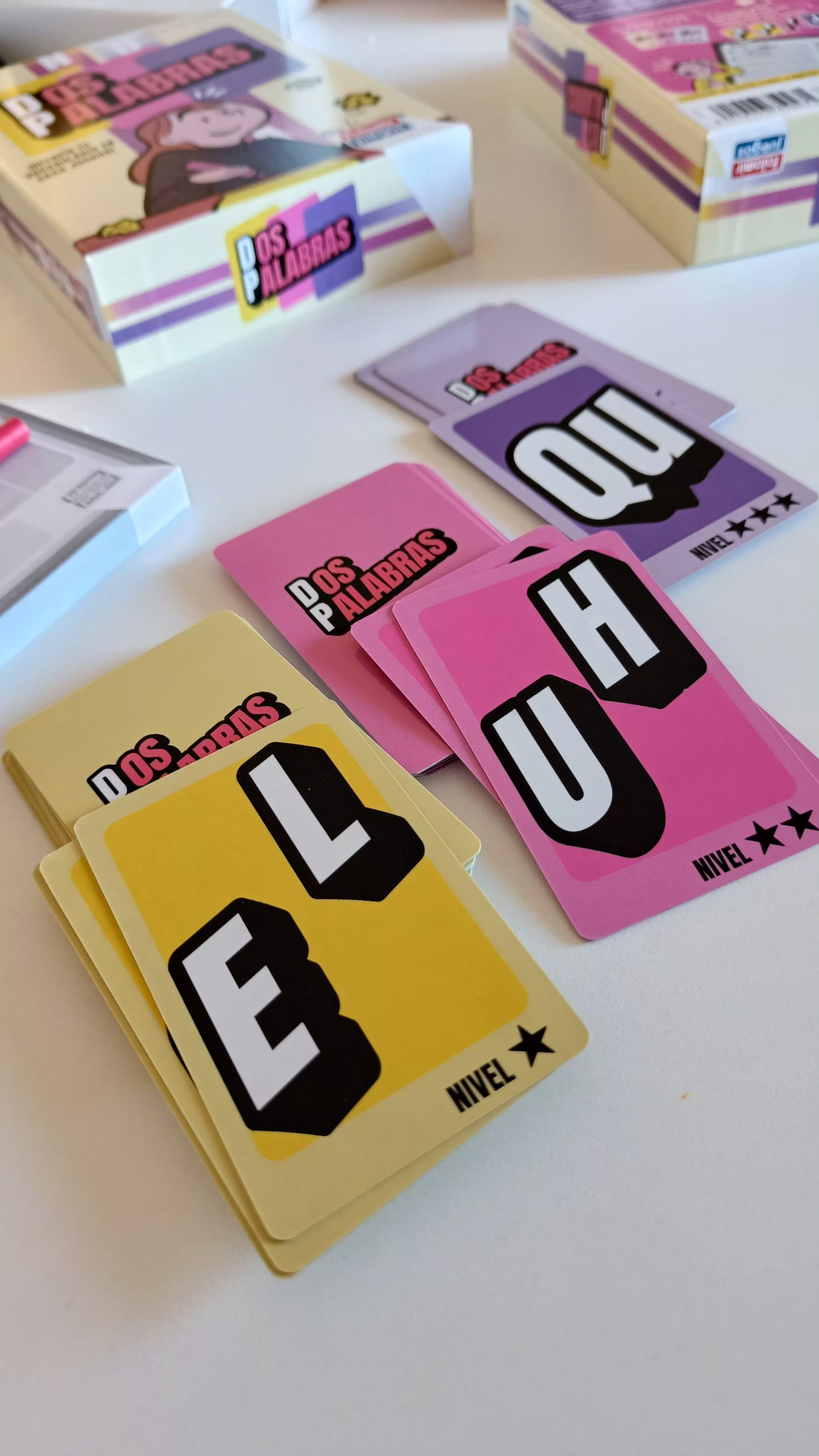 DOS PALABRAS - Falomir - Juego de Cartas, Palabras y risasn - 2 a 6 Jugadores · 15 min · 9+ años