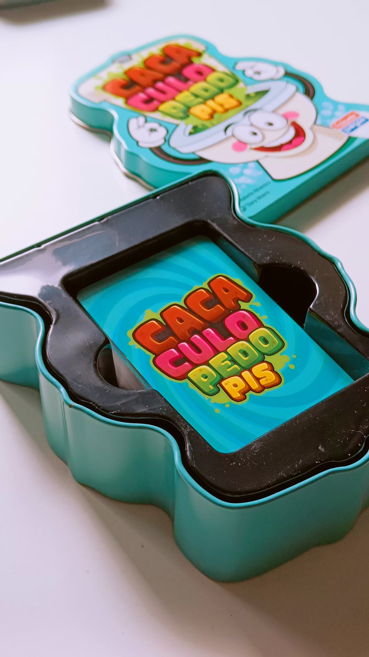 Caca Culo Pedo Pis – Falomir – Juego de cartas ultrarrápido y gamberro (8+ años · 2-5 jugadores · 1 min)